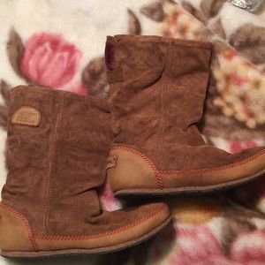 Red leather sorel moccasins